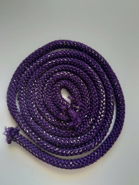 49a Aubergine med gullglitter - Tykk heklesnor